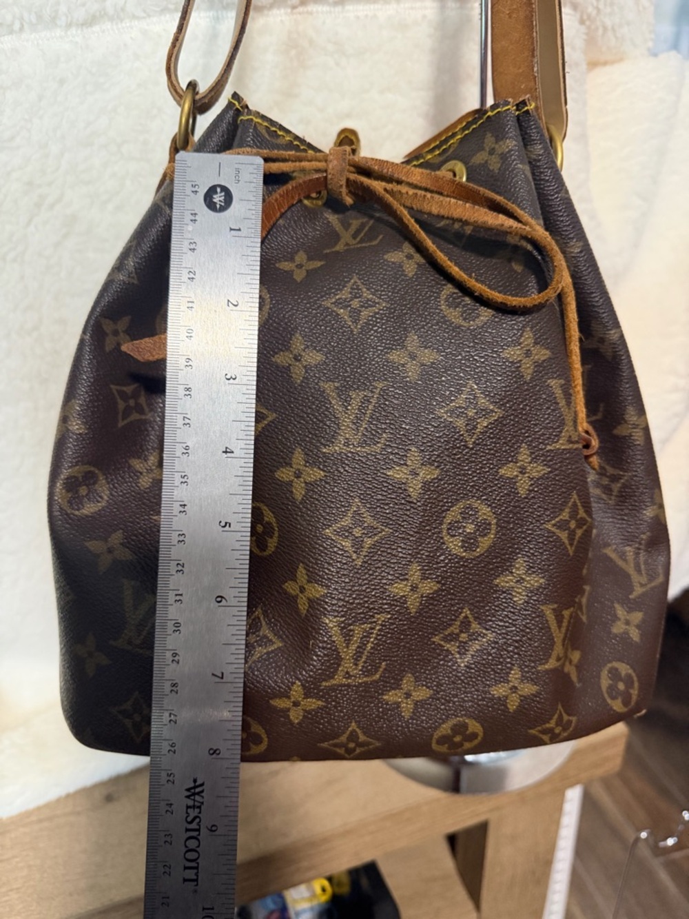 Louis Vuitton Monogram Canvas Bucket Shoulder Bag in Brown and Tan - Picture 14 of 16